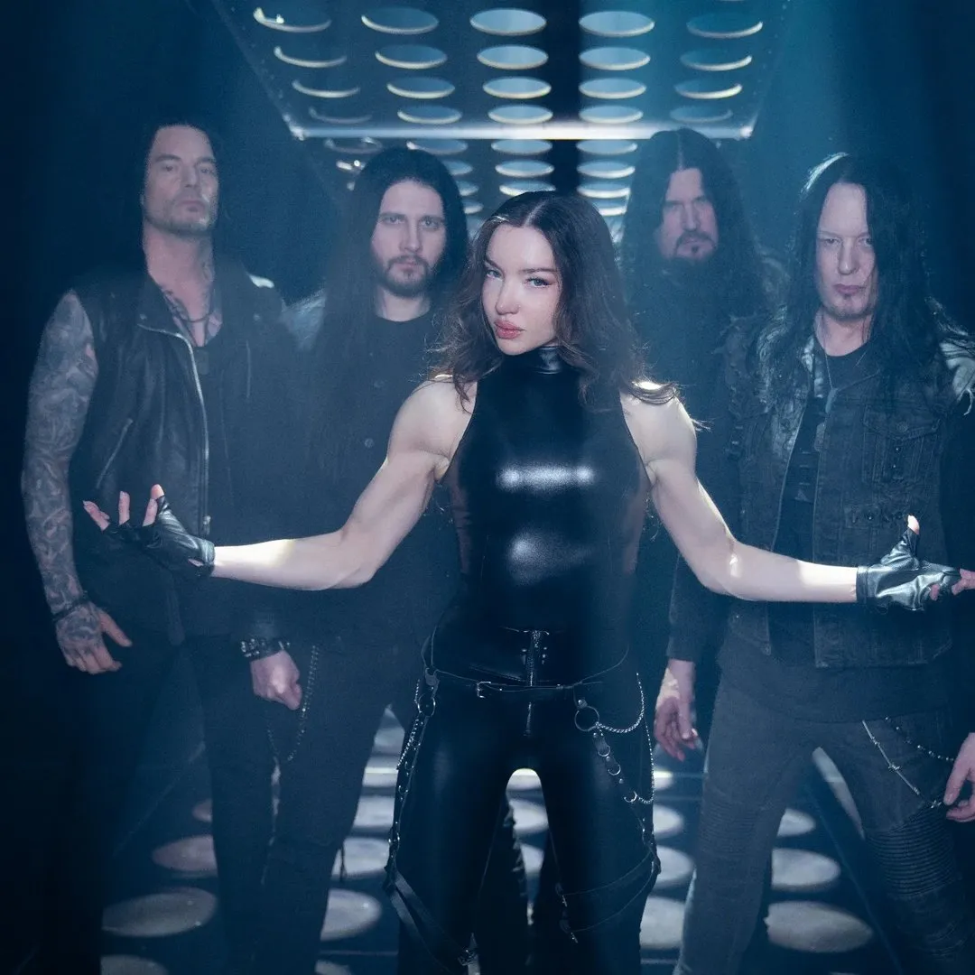 Arch Enemy é uma banda sueca de metal melódico formada em 1995, conhecida pelos álbuns 'Wages of Sin' e 'War Eternal'. Veja a agenda no Rolê Agora.