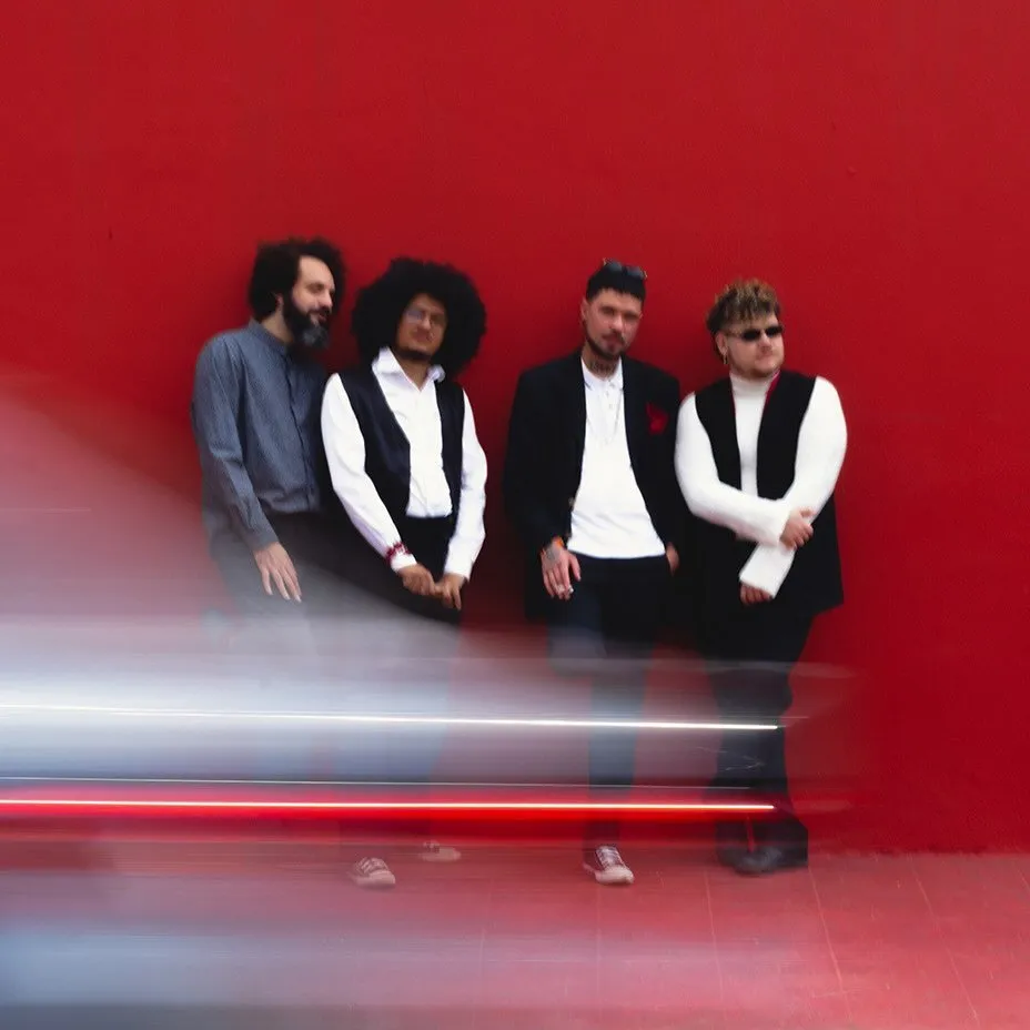 Cidade Dormitório é uma banda de indie rock de Aracaju, formada em 2015. Destaca-se pelo álbum 'Fraternidade-Terror' e pelo single 'Sete'. Veja a agenda no Rolê Agora.