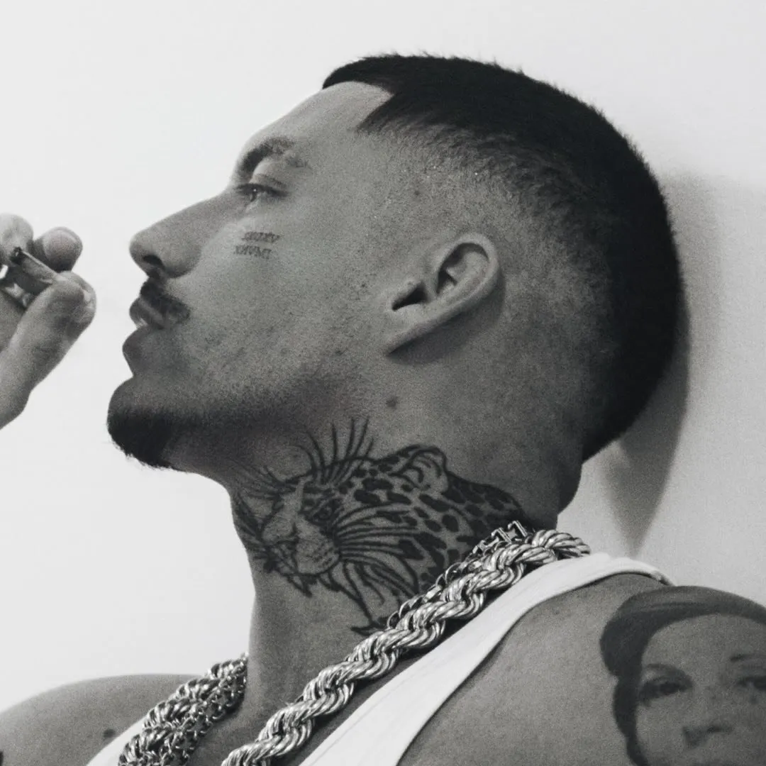 Filipe Cavaleiro de Macedo da Silva Faria, mais conhecido pelo seu nome artístico Filipe Ret (Rio de Janeiro, 19 de junho de 1985), é um rapper, cantor, compositor, comunicólogo, poeta e empresário brasileiro