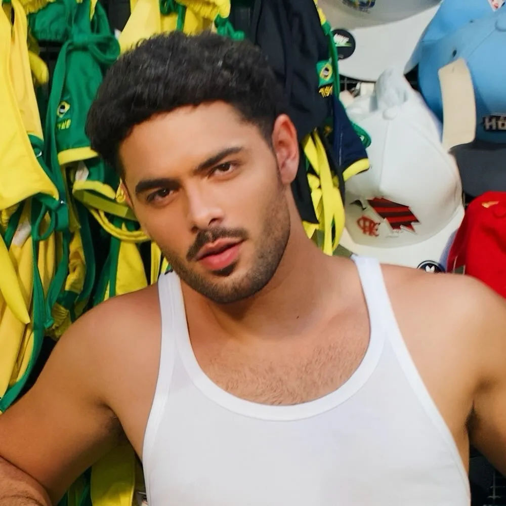 Pedro do Espirito Santo Sampaio (Rio de Janeiro, 21 de dezembro de 1997) mais conhecido como Pedro Sampaio, é um DJ, cantor, compositor e produtor musical brasileiro.