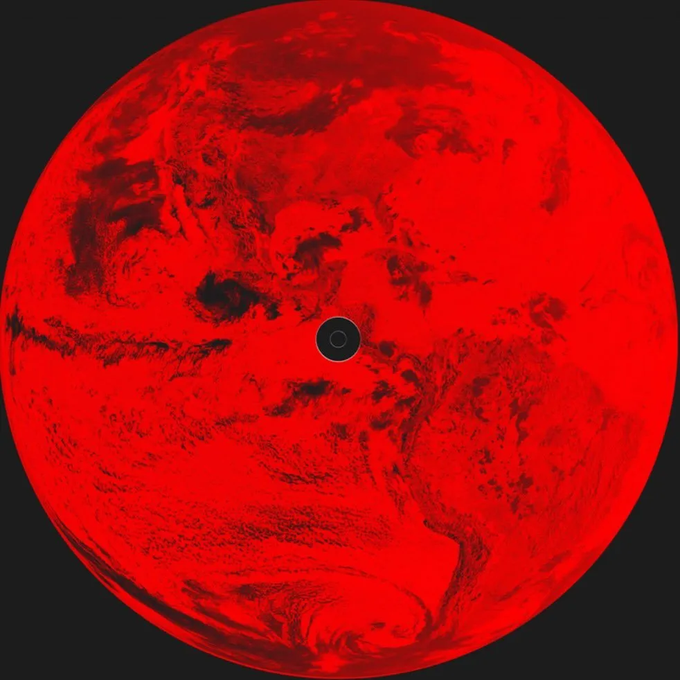 Flávio César Castro, mais conhecido pelo nome artístico Orochi (São Gonçalo, 24 de março de 1999), é um rapper, produtor musical, compositor e empresário brasileiro. Alcançou sucesso nacional principalmente pelas canções "Balão" e "Amor de Fim de Noite", que ultrapassam mais de cem milhões de acessos no YouTube.