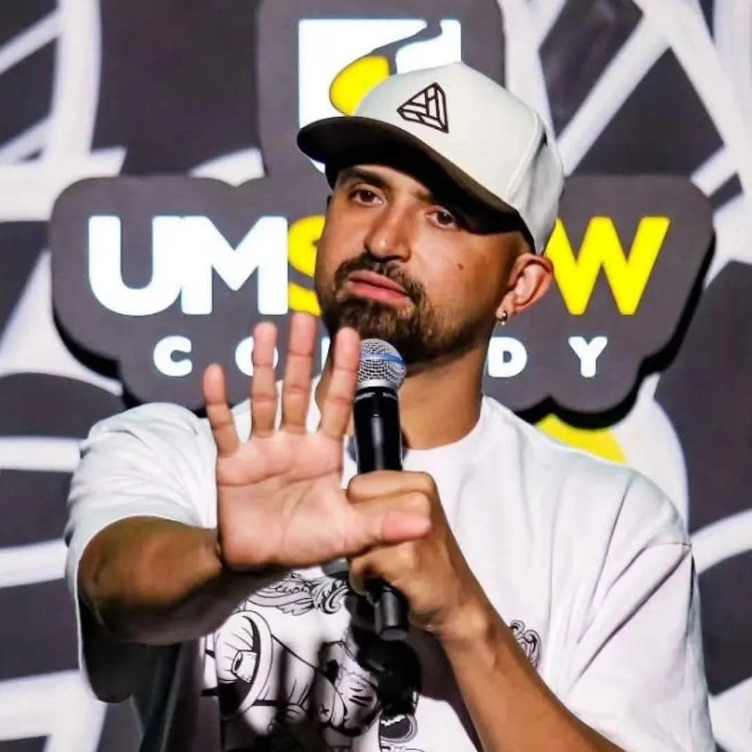 Thiago Ventura é um fenômeno de público e crítica por onde passa: dos maiores festivais de Comédia no Brasil às turnês pelo mundo com escalas no Japão, Estados Unidos, Portugal, Reino Unido, Holanda e França. Integrante dos grupos: 4 Amigos, Comédia ao Vivo, A Culpa é do Cabral e Jokes. Com especiais na Netflix e um canal no YouTube com mais de 5 milhões de inscritos, seus vídeos foram assistidos em torno de 500 milhões de vezes, o especial Só Agradece bateu a marca de 20 milhões de visualizações e no momento em que você está lendo, esses números já ficaram pra trás. Uma boa leitura e Só Agradece!