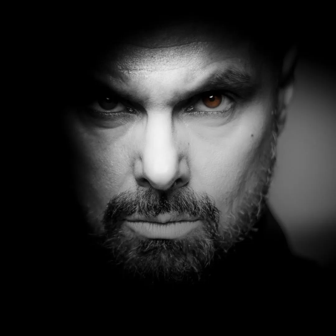 Roy Khan no Bangers Open Air Brasil 2026 Memorial da América Latina São Paulo domingo 26 de abril 12:15