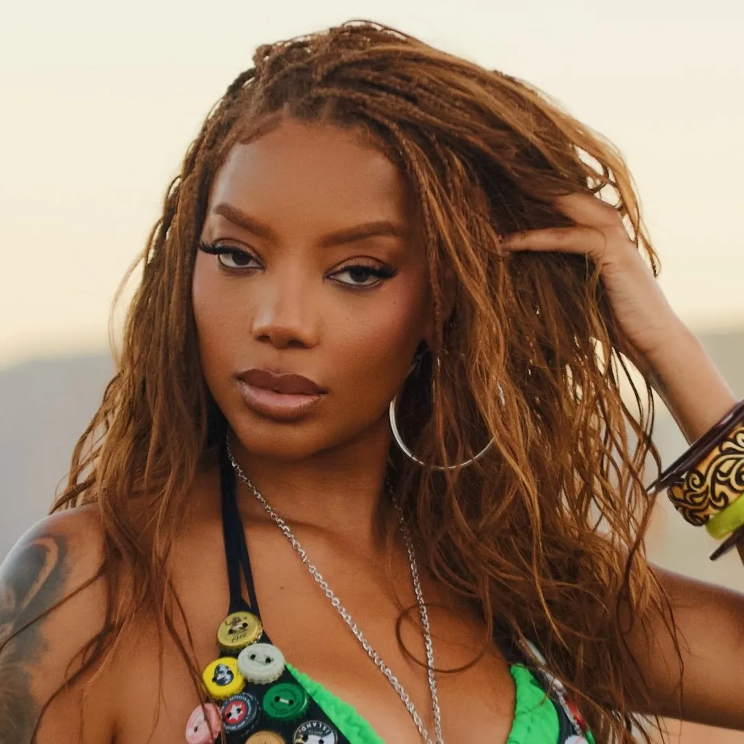 Ludmila Oliveira da Silva (Duque de Caxias ou Rio de Janeiro, 24 de abril de 1995), mais conhecida como Ludmilla e, anteriormente, como MC Beyoncé, é uma cantora, compositora e empresária brasileira de funk melody e música pop que alcançou à fama em 2012 com a canção "Fala Mal de Mim".