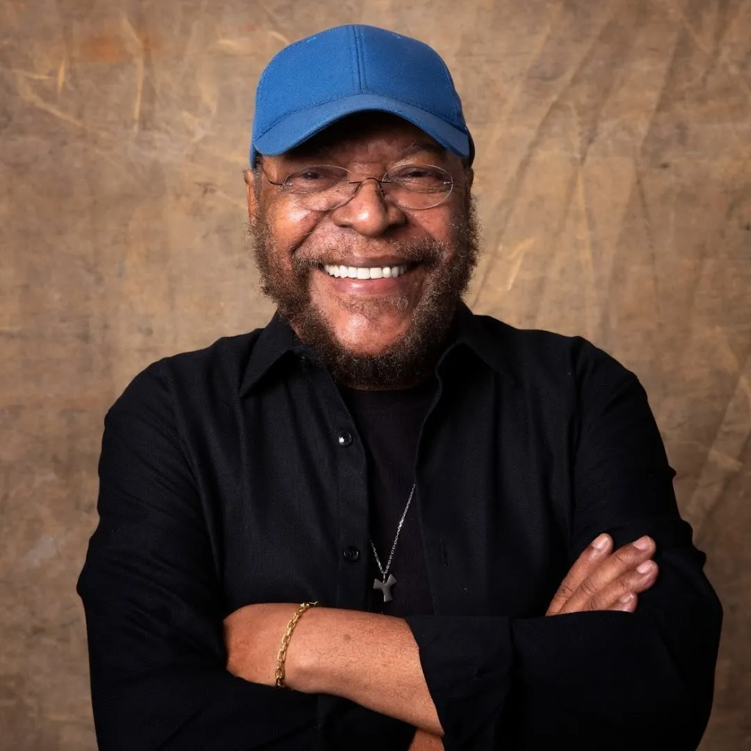 Martinho da Vila é um dos maiores nomes do samba brasileiro, famoso por sucessos como 'Canta, Canta, Minha Gente' e 'Casa de Bamba'. Estreou em 1969. Veja a agenda no Rolê Agora.